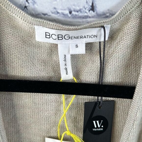 🌟 Tan Sheer Sleeve Long Sleeve Top from BCBG Generation - Size Small 🌟 - Picture 2 of 4